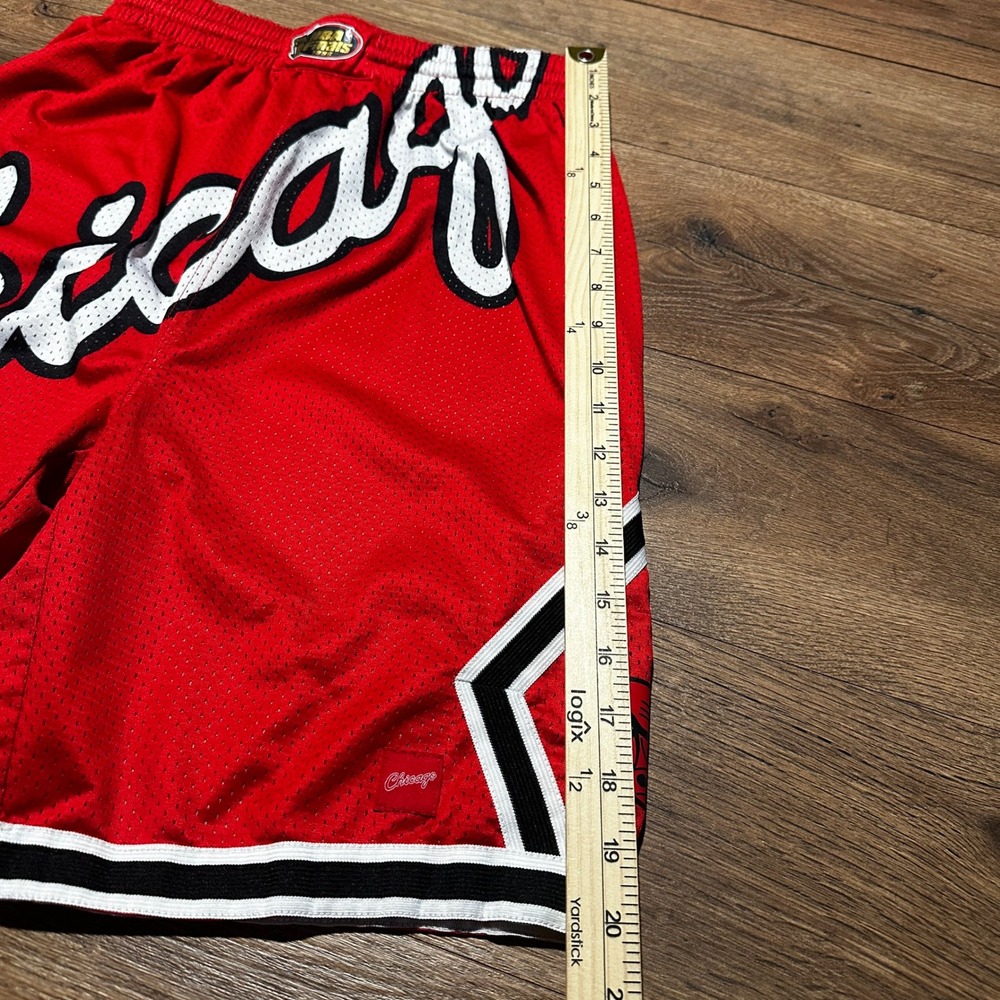 Mitchell & Ness Red Chicago Bulls Basketball Shorts Kids XL 18/20 - Picture 7 of 7